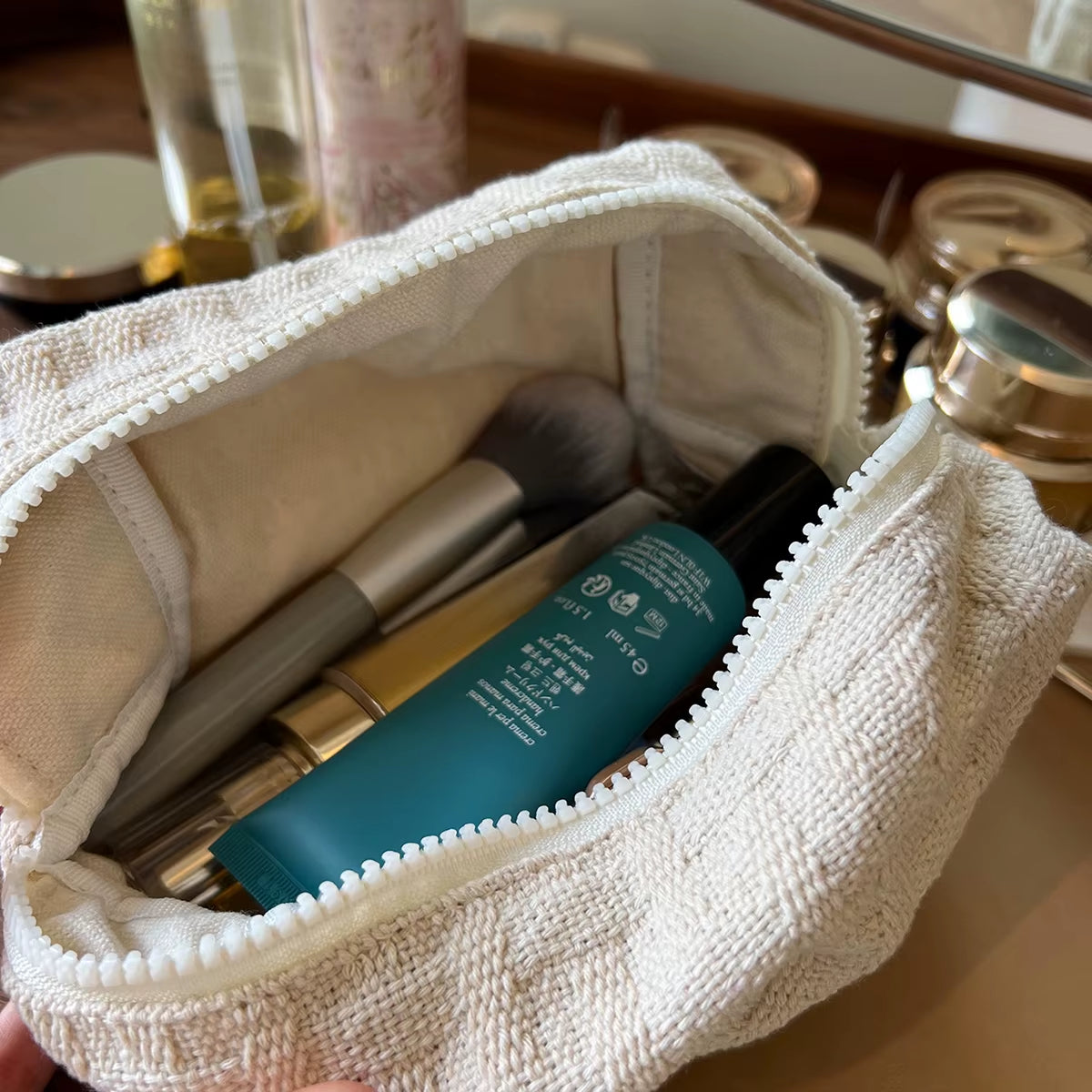 Carry-On Portable Premium Makeup Bag with Large Capacity - Simple Canvas Three-Dimensional Storage Bag Solid Color